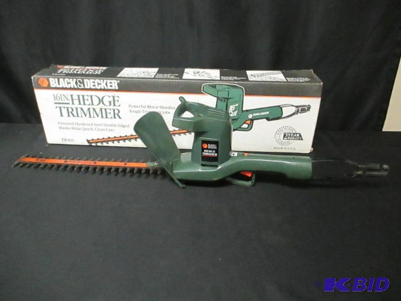 lot 70 image: Black & Decker 16 Hedge Trimmer