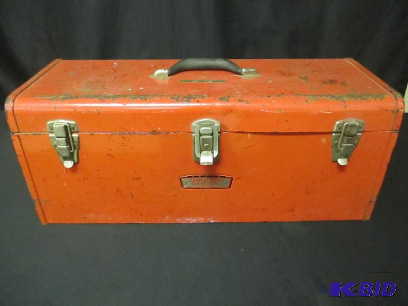 lot 72 image: Metal Craftsman Tool Box