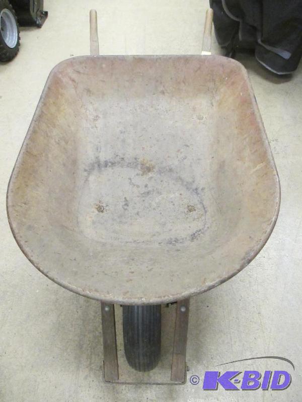 lot 76 image: Metal Wheel Burrow