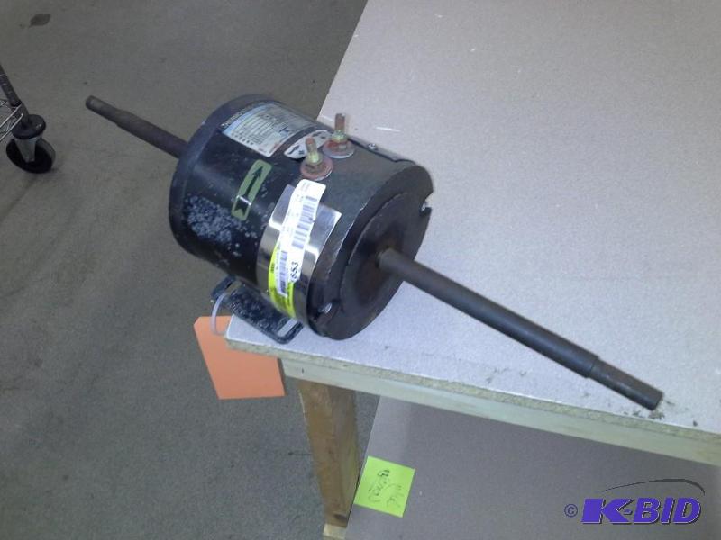 lot 10 image: MOTOR AC BLOWER NEW FLYER 104-584