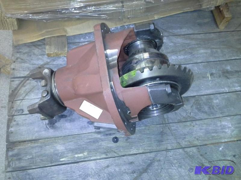 lot 106 image: DIFFERENTIAL COMPLETE GILLIG LOW FLOOR 82-18793-000