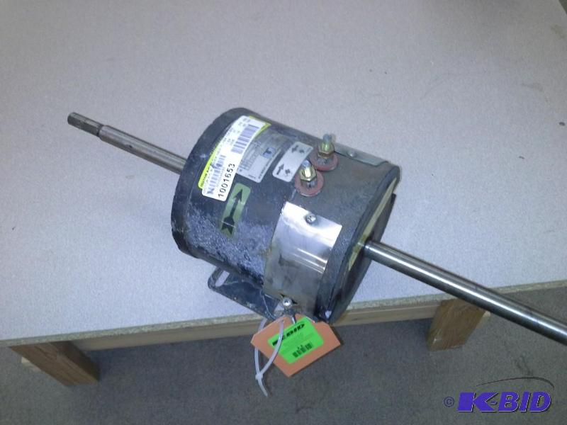 lot 11 image: MOTOR AC BLOWER NEW FLYER 104-584