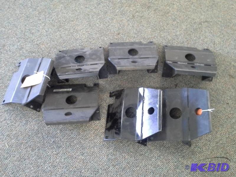 lot 1131 image: BRACKET TRANSMISSION SUPPORT GILLIG 42-17069-001