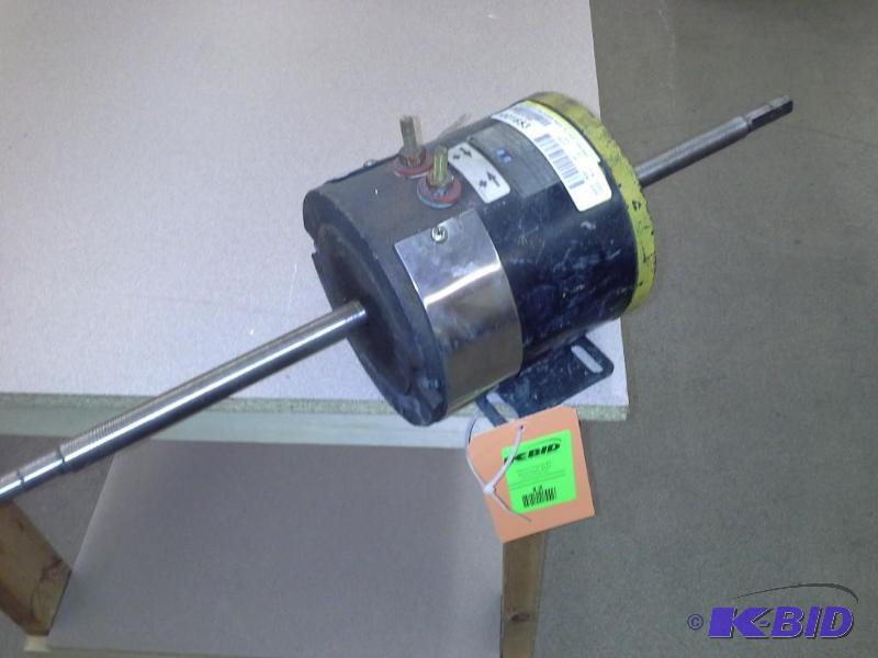 lot 12 image: MOTOR AC BLOWER NEW FLYER 104-584