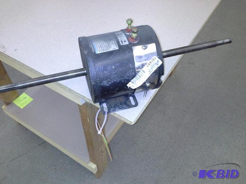lot 13 image: MOTOR AC BLOWER NEW FLYER 104-584