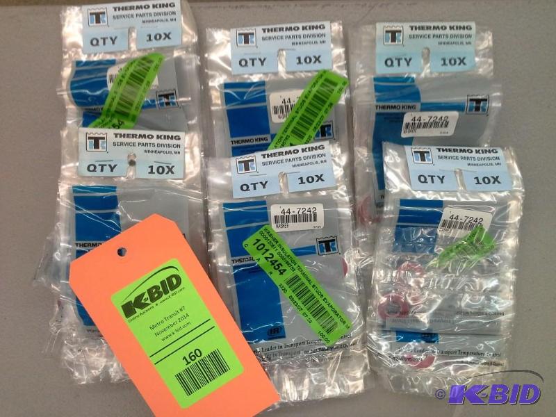 lot 160 image: WASHER INSULATION TERMINAL STUDS EVAPORATOR MOTOR GILLIG AC  94 FLYER 44-7242