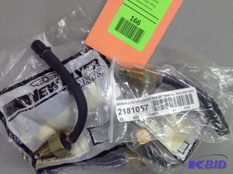 lot 166 image: SENSOR LOW WATER-ON SURGE TANK NEW FLYER 028799