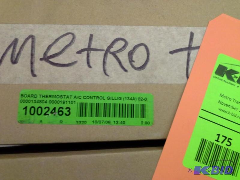 lot 175 image: BOARD THERMOSTAT AC CONTROL GILLIG (134A) 82-09219-001