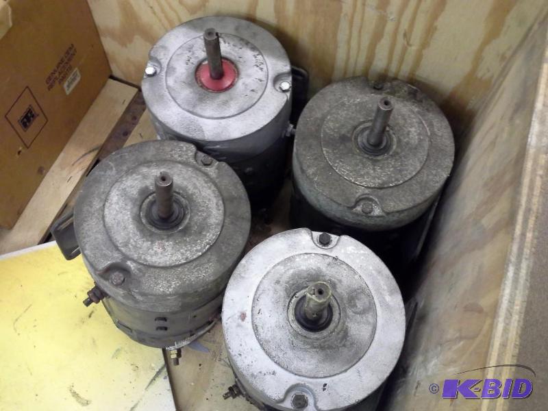 lot 180 image: MOTOR AC CONDENSER GILLIG 104-460
