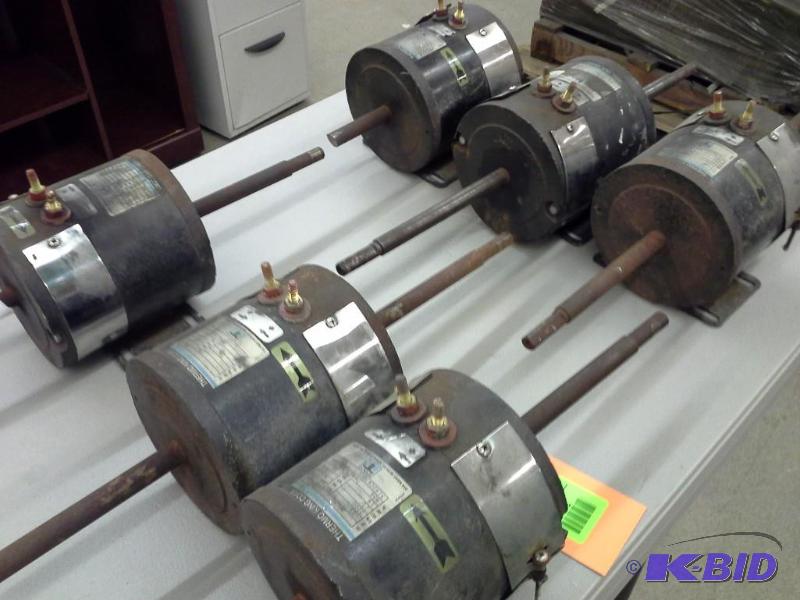 lot 181 image: MOTOR AC BLOWER NEW FLYER 104-584 NEED RBLD