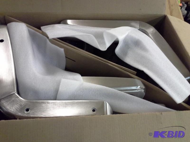 lot 192 image: MODULE SEAT STAINLESS STEEL AMERICAN SEATING NEW FLYER 200262044