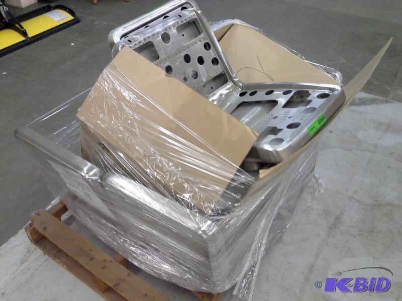 lot 194 image: MODULE SEAT STAINLESS STEEL AMERICAN SEATING NEW FLYER 200262044