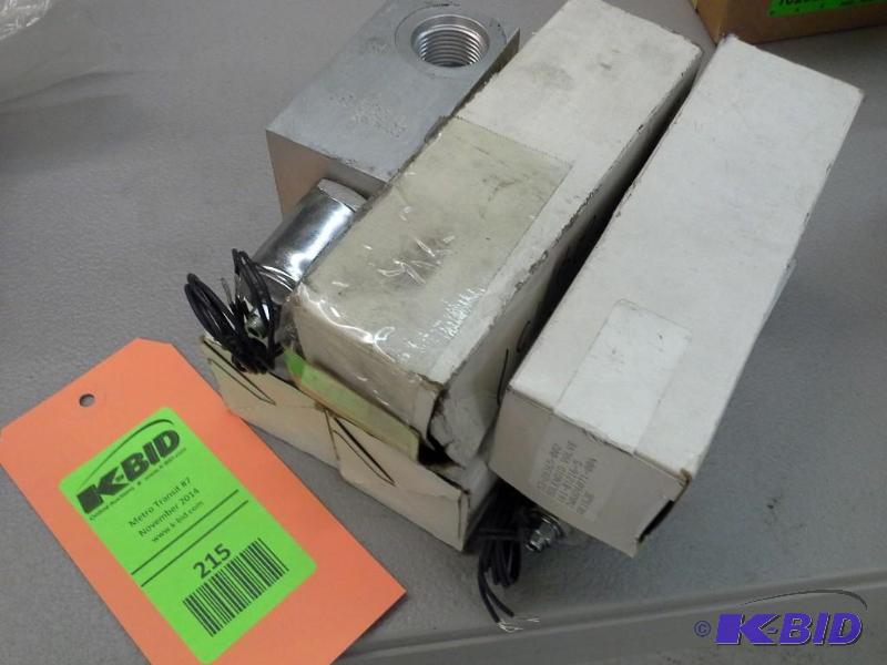 lot 215 image: VALVE HYDRAULIC FAN MOTOR CONTROL GILLIG 53-15851-008     (fan speed)