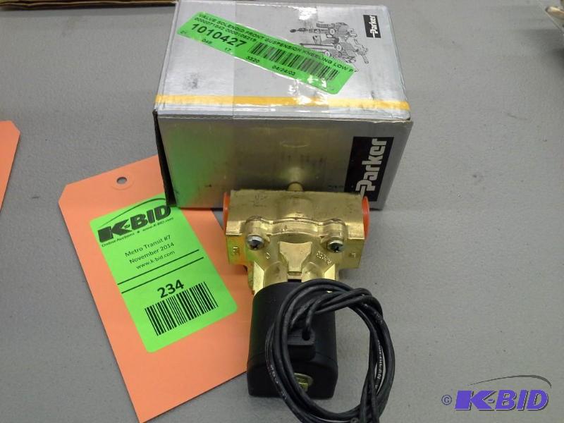 lot 233 image: VALVE SOLENOID FRONT SUSPENSION KNEELING LOW FLOOR GILLIG 04-36865-000