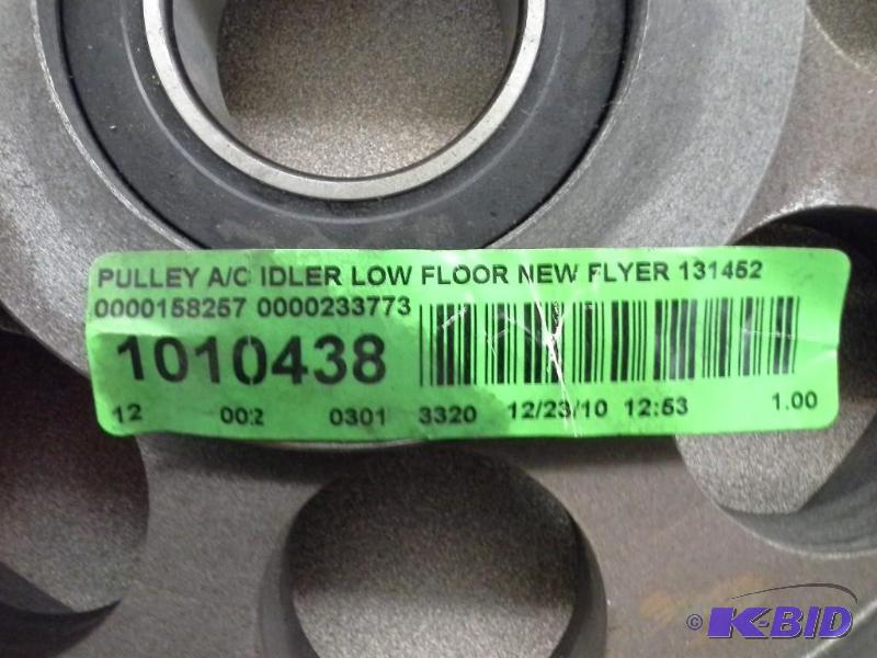 lot 26 image: PULLEY AC IDLER LOW FLOOR NEW FLYER 131452