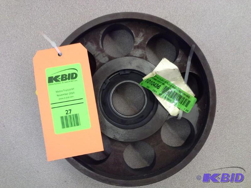 lot 27 image: PULLEY AC IDLER LOW FLOOR NEW FLYER 131452