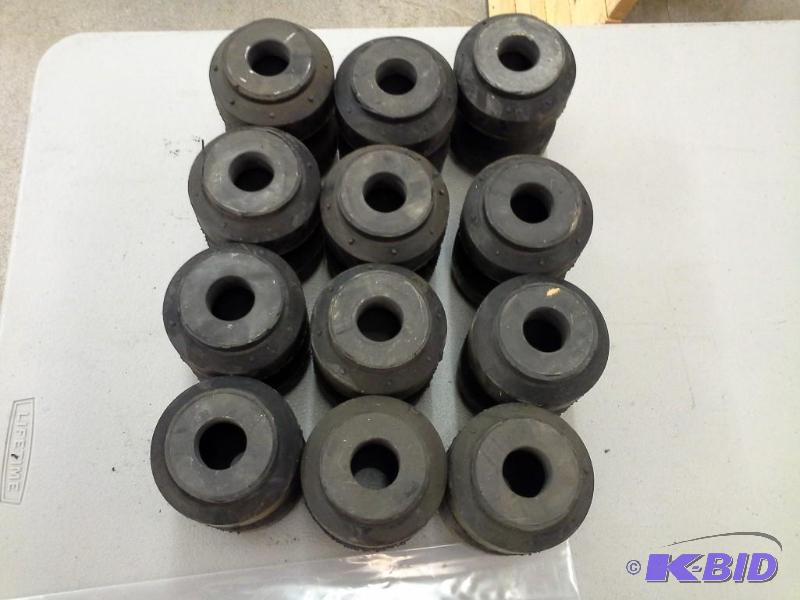 lot 271 image: BUSHING REAR SUSPENSION GILLIG 900 08 151