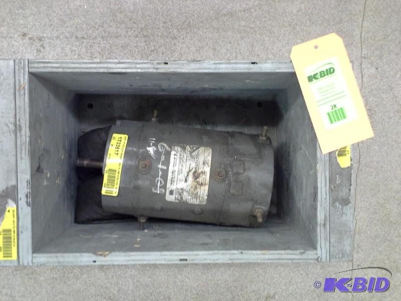 lot 28 image: MOTOR AC CONDENSER NEW FLYER 3000S