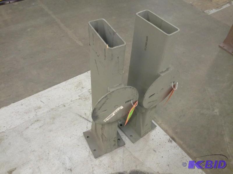 lot 281 image: OUTRIGGER REAR REAR STREETSIDE BELLOW MOUNT GILLIG 55-27860-002R-Z or OUTRIGGER REAR REAR CURBSIDE BELLOW MOUNT GILLIG 55-27860-002Z