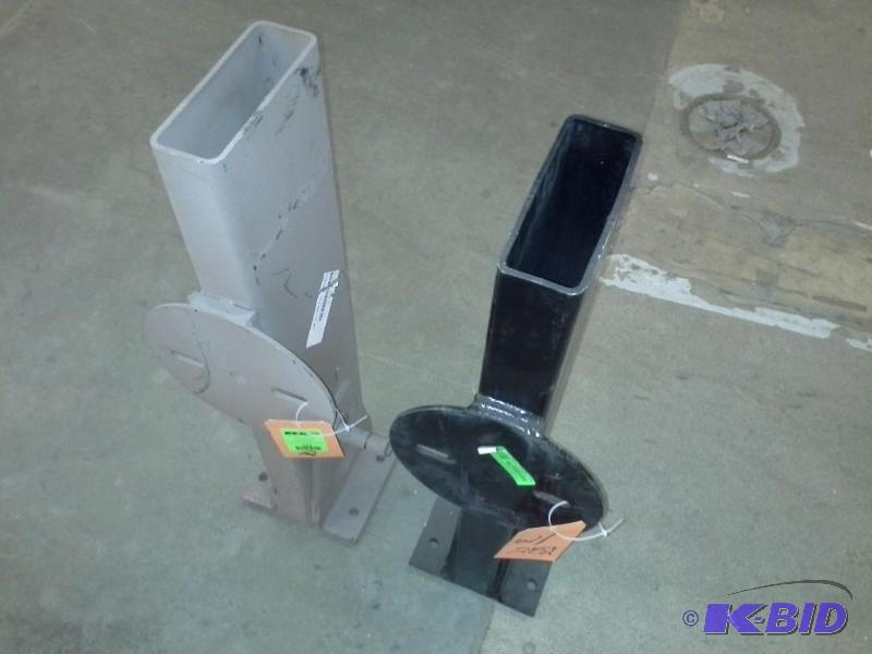 lot 282 image: OUTRIGGER REAR REAR STREETSIDE BELLOW MOUNT GILLIG 55-27860-002R-Z or OUTRIGGER REAR REAR CURBSIDE BELLOW MOUNT GILLIG 55-27860-002Z
