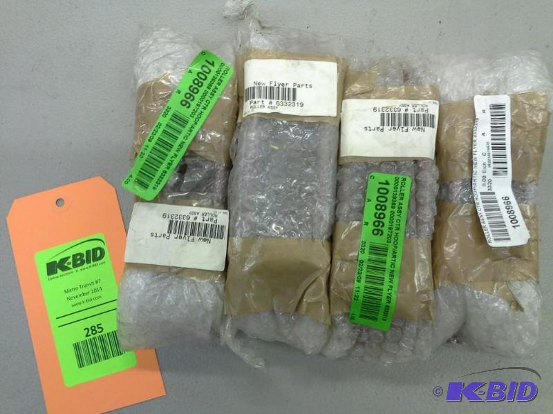 lot 285 image: ROLLER ASSY CTR HOOPARTIC NEW FLYER 6332319