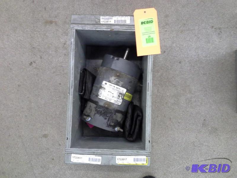 lot 29 image: MOTOR AC CONDENSER NEW FLYER 3000S