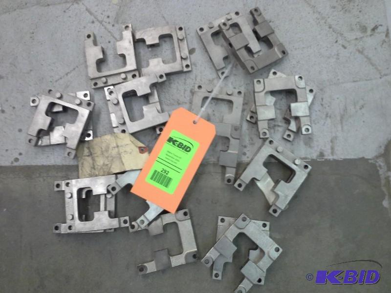 lot 292 image: PIVOT WHEELCHAIR LIFT GILLIG C123-0319