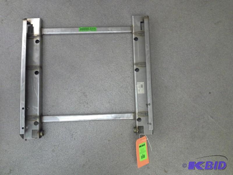 lot 31 image: CHANNEL  SLIDER ASSM. BATTERY TRAY NEW FLYER 034965