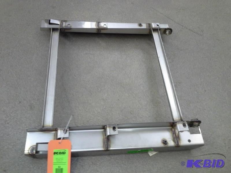 lot 32 image: CHANNEL  SLIDER ASSM. BATTERY TRAY NEW FLYER 034965
