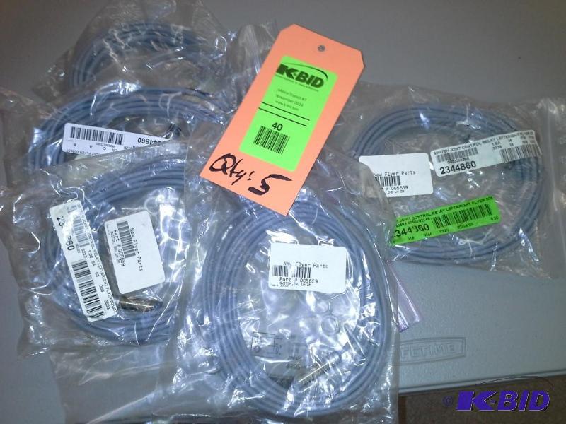 lot 40 image: SWITCH JOINT CONTROL RELAY LEFT&RIGHT FLYER 005657