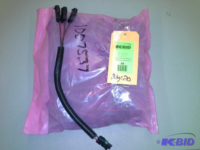 lot 44 image: ADAPTER HARNESS 3 WAY BRAKE LIGHT GILLIG RETRO MT-080400