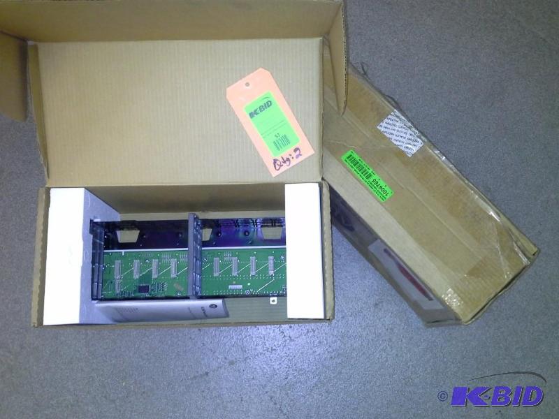 lot 51 image: RACK 10 SLOT REAR ELECTRICAL PANEL NEW FLYER