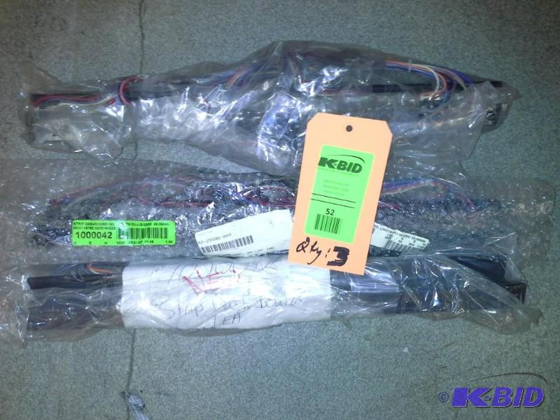 lot 52 image: STRIP DASHBOARD IND. LIGHTS GILLIG2300  42-25586-004    25 LAMPS
