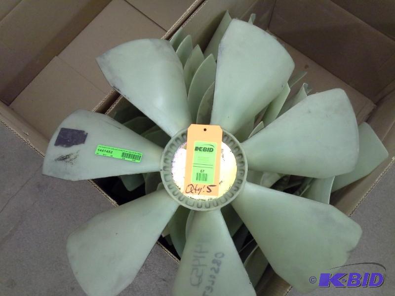 lot 67 image: FAN RADIATOR COOLING (PLASTIC-28) GILLIG 53-19523-004