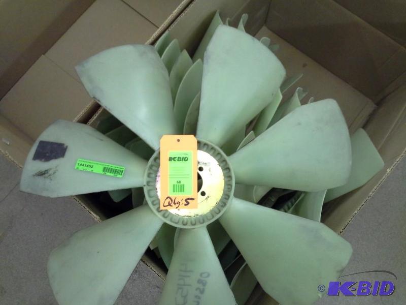 lot 68 image: FAN RADIATOR COOLING (PLASTIC-28) GILLIG 53-19523-004