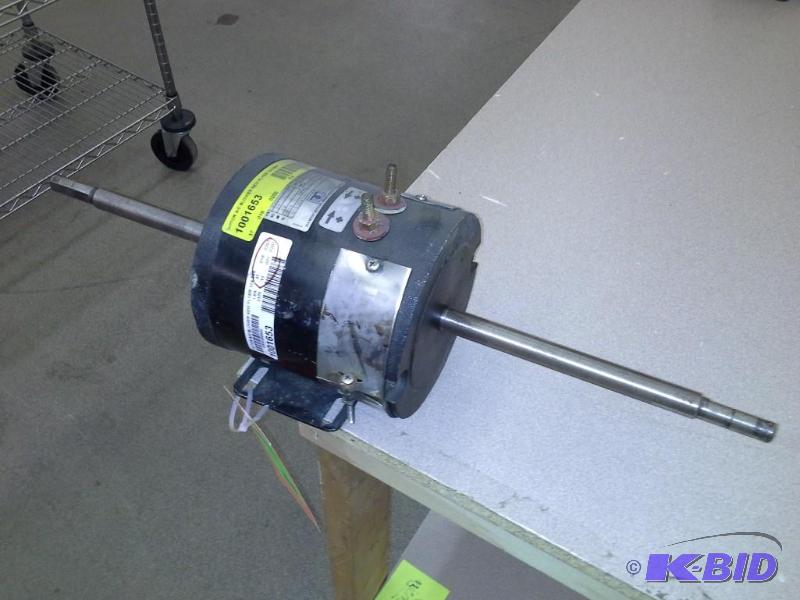 lot 9 image: MOTOR AC BLOWER NEW FLYER 104-584