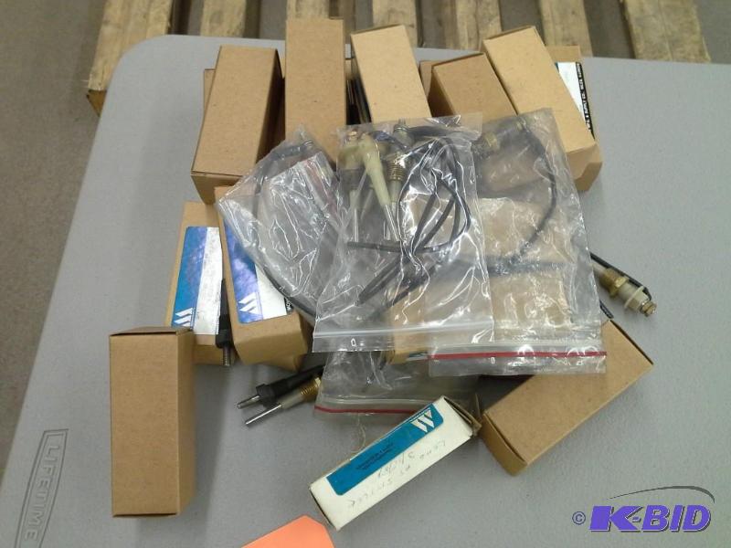 lot 95 image: PROBE LOW COOLANT GILLIG 53-02351-000