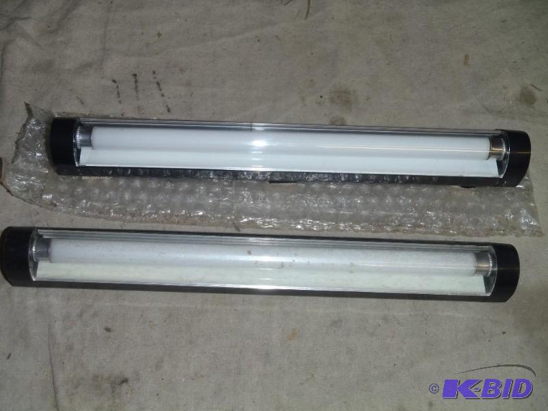 lot 104 image: Fluorescent Lights