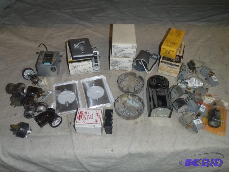 lot 106 image: Miscellaneous Electrical Items