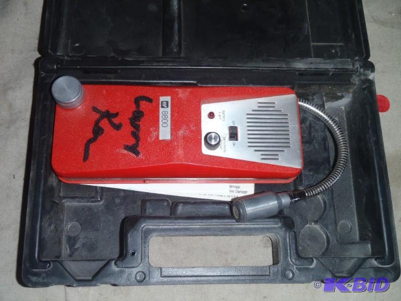 lot 119 image: TIF 8800A Combustible Gas Detector