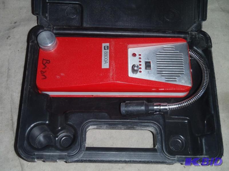 lot 121 image: TIF 8800 COCombustible Gas Detector