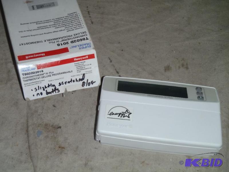 lot 13 image: Programmable Thermostat