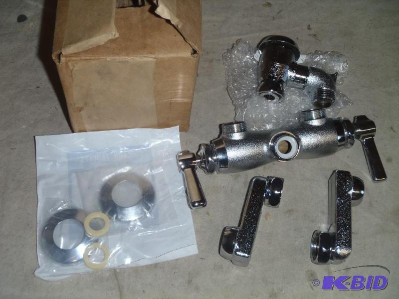 lot 156 image: Sink Faucet
