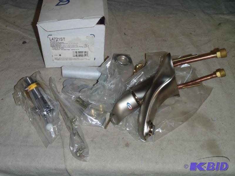 lot 220 image: Sink Faucet