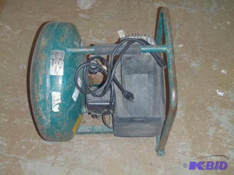 lot 253 image: Air Compressor