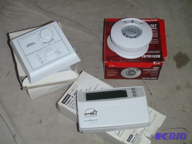 lot 254 image: Programmable Thermostats