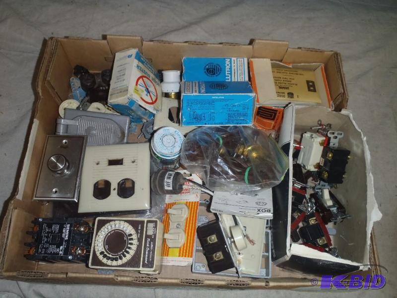 lot 26 image: Miscellaneous Electrical Items