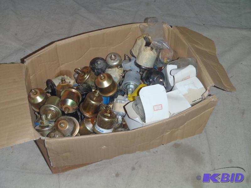 lot 290 image: Oil Pressure Senders