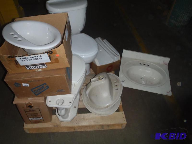 lot 305 image: Toilets & Sinks