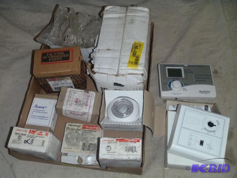 lot 59 image: Heating Thermostats & Miscellaneous